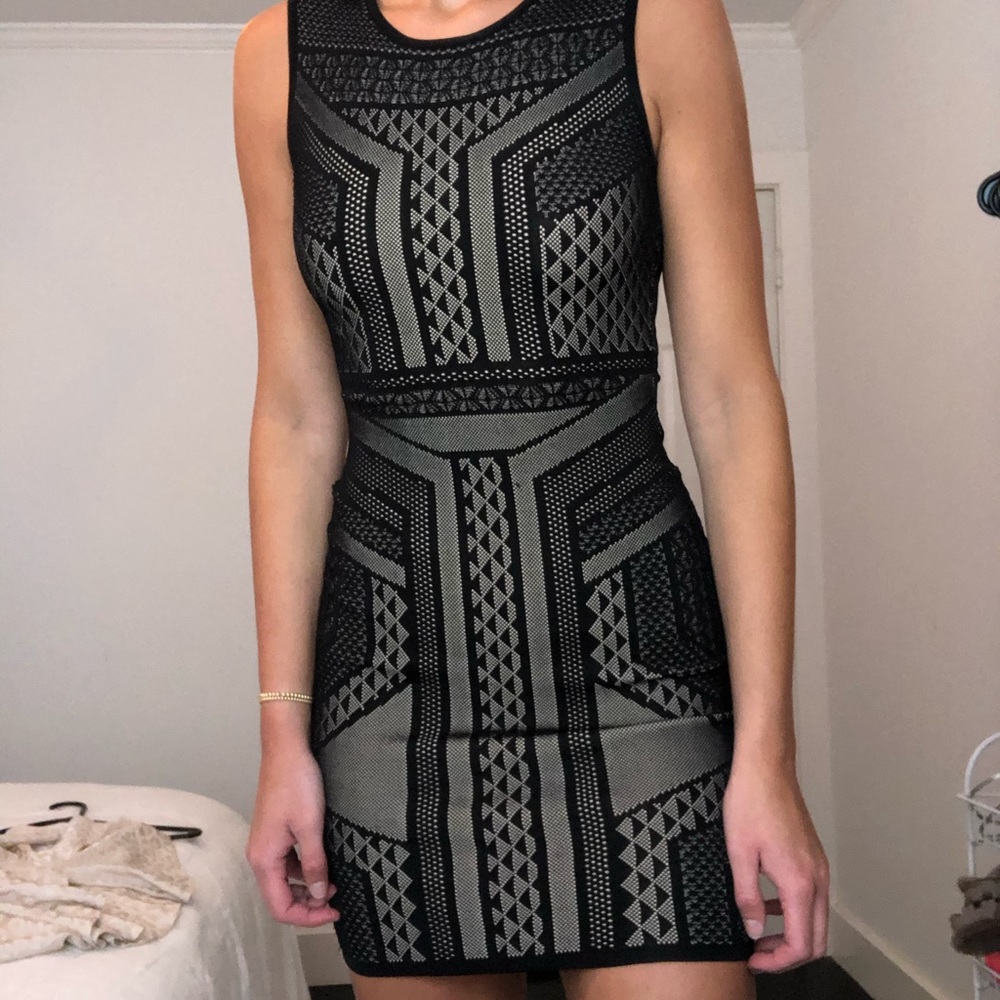 BCBG MAXAZRIA Stefanie Geometric Relief Jacquard